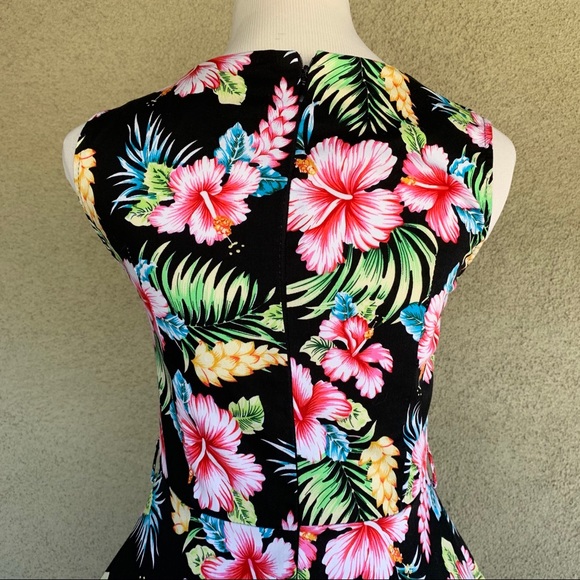 🌺 Hawaiian Floral Fit and Flair Dress Black 🌺 - Picture 7 of 11